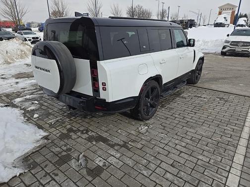 2024 Land Rover Defender 130 P400 X-Dynamic SE