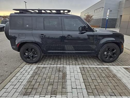 2024 Land Rover Defender 110 P400 X-Dynamic SE