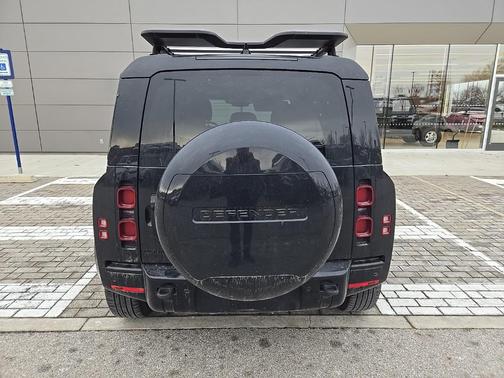 2024 Land Rover Defender 110 P400 X-Dynamic SE