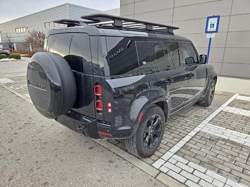 2024 Land Rover Defender 110 P400 X-Dynamic SE