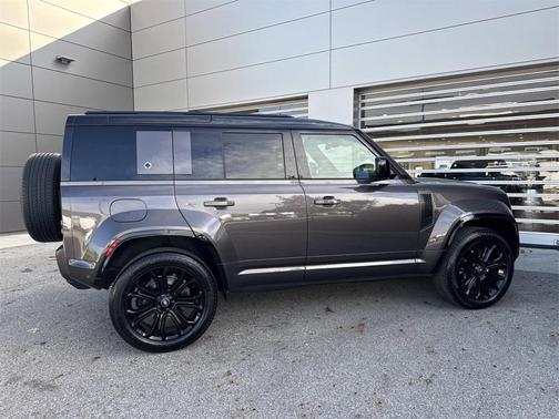 2025 Land Rover Defender P635 OCTA