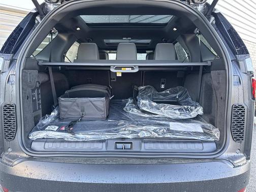 2025 Land Rover Discovery P300 S