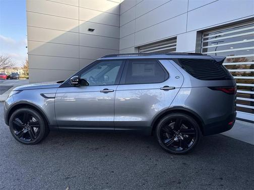 2025 Land Rover Discovery P300 S