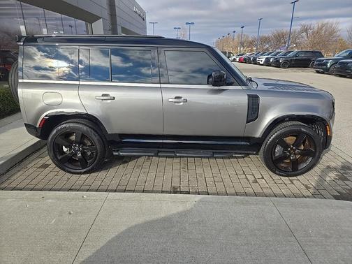 2024 Land Rover Defender 110 P400 X-Dynamic SE