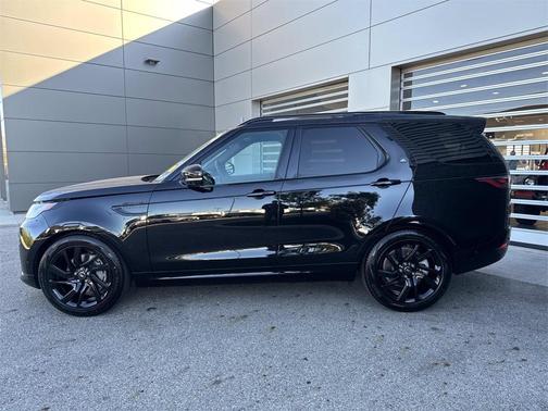 2025 Land Rover Discovery P300 Dynamic SE