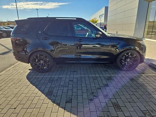 2025 Land Rover Discovery P300 Dynamic SE