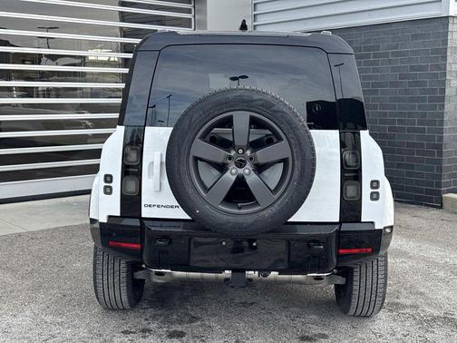 2026 Land Rover Defender P400 X-Dynamic SE