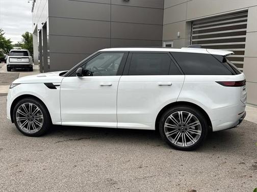 2025 Land Rover Range Rover Sport SE