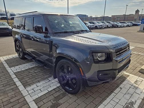 2025 Land Rover Defender V8