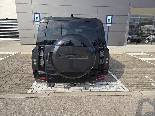 2025 Land Rover Defender V8