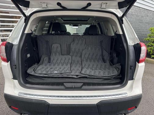Crystal White Pearl 2024 Subaru Ascent Touring 7-Passenger