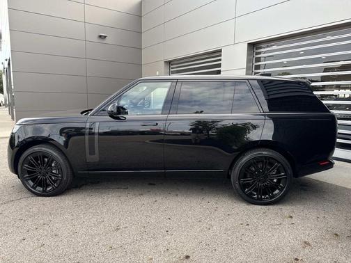 Black 2026 Land Rover Range Rover P400 SE 7 Seat