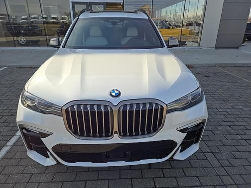 2022 BMW X7 M50i
