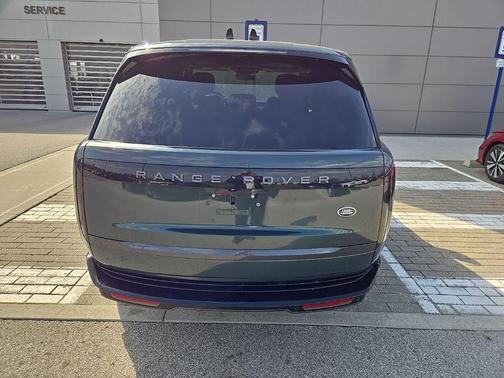 Belgravia Green Metallic 2023 Land Rover Range Rover P400 SE