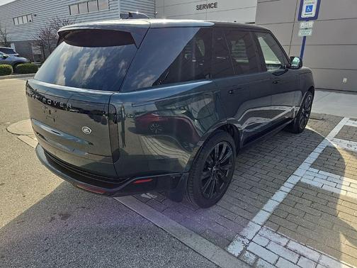 Belgravia Green Metallic 2023 Land Rover Range Rover P400 SE