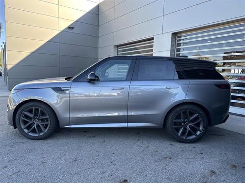 2025 Land Rover Range Rover Sport SE