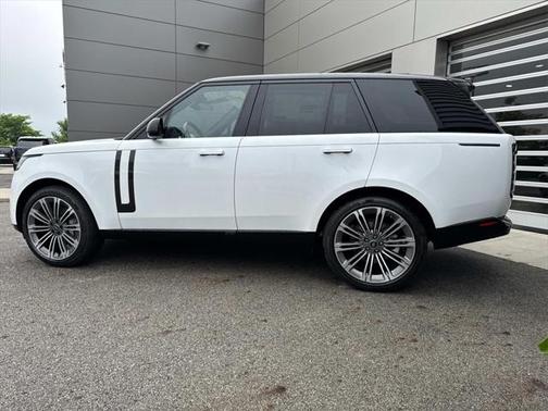 2025 Land Rover Range Rover P400 SE