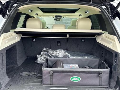 2025 Land Rover Range Rover P400 SE
