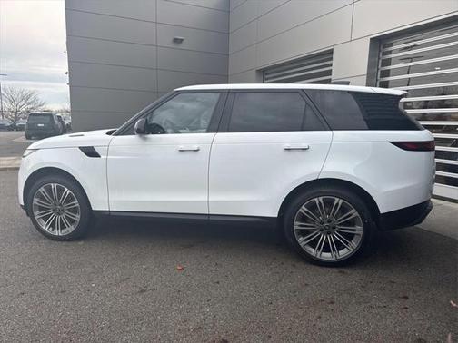 2025 Land Rover Range Rover Sport SE