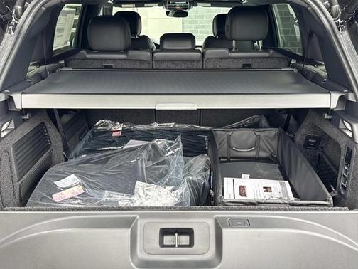 2025 Land Rover Range Rover P530 SE 7 Seat