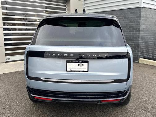 2025 Land Rover Range Rover P530 SE