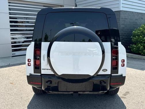 2023 Land Rover Defender 130 X-Dynamic SE