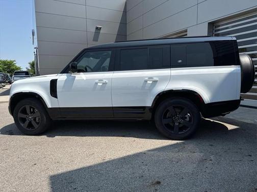 2023 Land Rover Defender 130 X-Dynamic SE