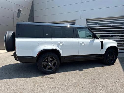 2023 Land Rover Defender 130 X-Dynamic SE