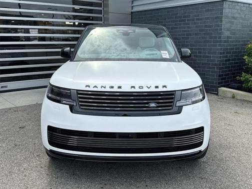 2025 Land Rover Range Rover P615 SV