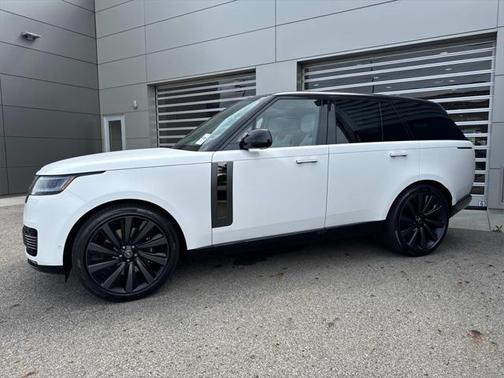 2025 Land Rover Range Rover P615 SV