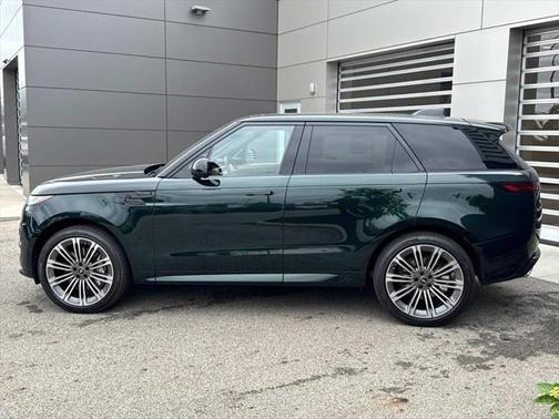 2025 Land Rover Range Rover Sport SE