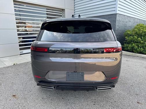 2025 Land Rover Range Rover Sport SE
