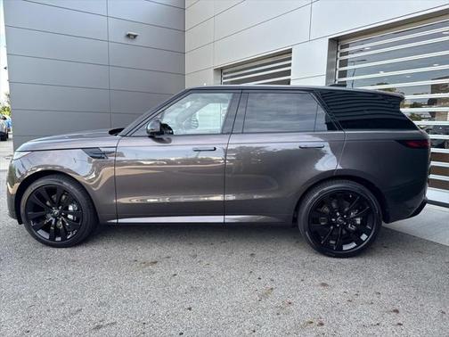 2025 Land Rover Range Rover Sport SE
