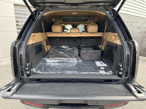 Blue 2026 Land Rover Range Rover P400 SE 7 Seat