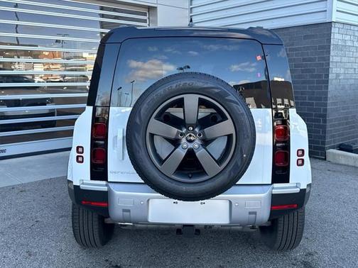 2025 Land Rover Defender 110 P300