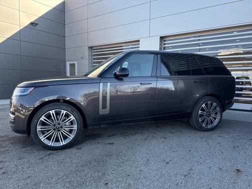 2025 Land Rover Range Rover P400 SE 7 Seat