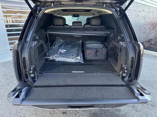 2025 Land Rover Range Rover P400 SE 7 Seat