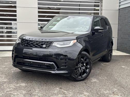 Santorini Black Metallic 2023 Land Rover Discovery P300 S R-Dynamic