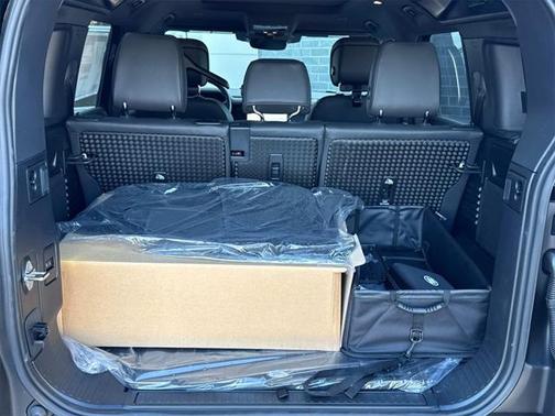 2025 Land Rover Defender 110 P400 S