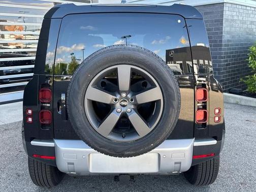 2025 Land Rover Defender 110 P400 S