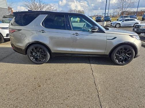 2025 Land Rover Discovery P360 Dynamic SE