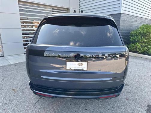 2025 Land Rover Range Rover P530 SE 7 Seat