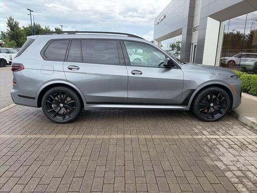 Skyscraper Grey Metallic 2023 BMW X7 M60i