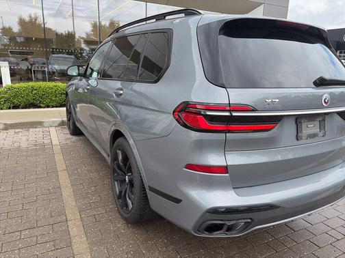 Skyscraper Grey Metallic 2023 BMW X7 M60i