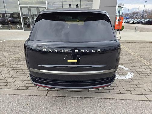 2024 Land Rover Range Rover P530 SE