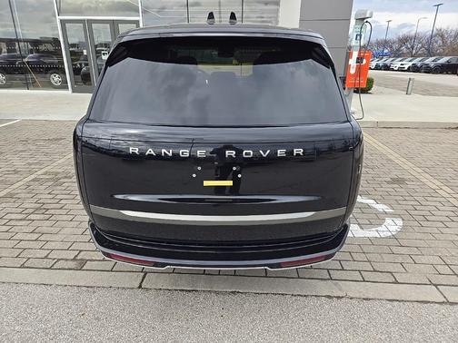 2024 Land Rover Range Rover P530 SE