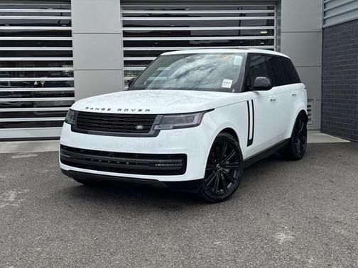 2025 Land Rover Range Rover P550e SE