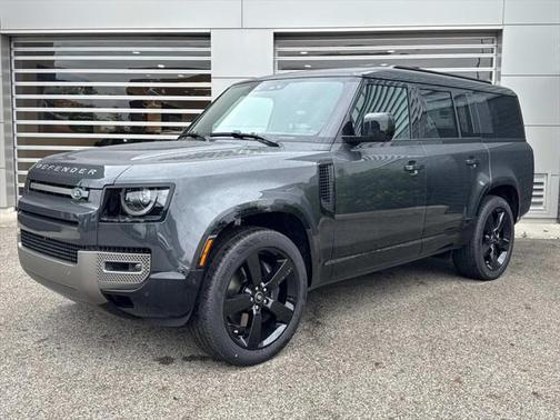 2025 Land Rover Defender 130 P400 X-Dynamic SE
