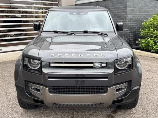 2025 Land Rover Defender 130 P400 X-Dynamic SE