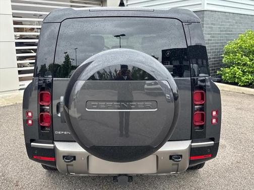2025 Land Rover Defender 130 P400 X-Dynamic SE